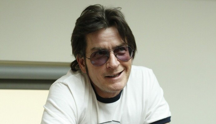 Чарли Шин назвал Рианну стервой в прямом эфире