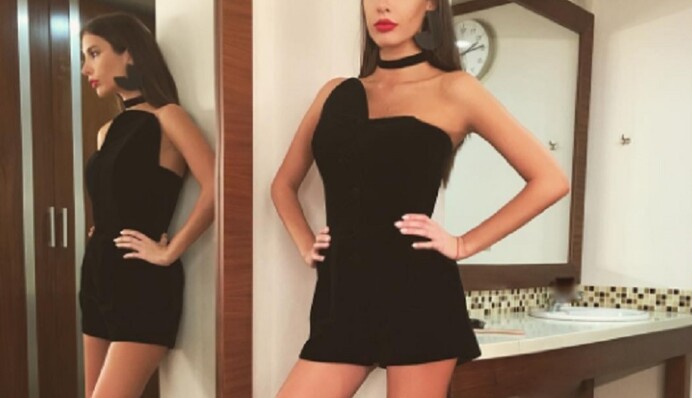 Кети Топурия показала фигуру после родов в купальнике