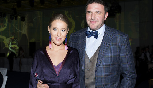 Ксения Собчак в бикини заигрывает с мужем в бане: фото