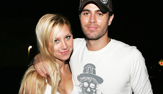 Энрике Иглесиас и Анна Курникова сообщили о пополнении в семье