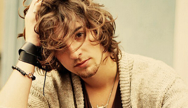 Украинский певец взбудоражил сети своим фото без нижнего белья