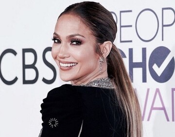 Дженнифер Лопес восхитила изысканным платьем на красной дорожке People's Choice Awards-2017