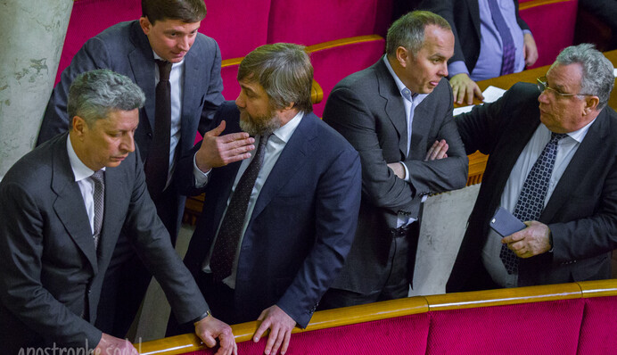 Раскол в Оппоблоке: как Ахметов и Левочкин делят партию