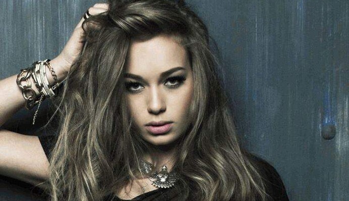 Дочь Яны Соломко уже самостоятельно делает покупки в магазине: опубликовано видео