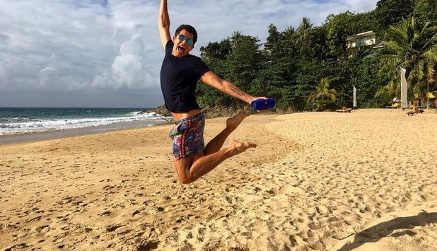 Шоумен Андрей Джеджула окунулся в ледяную прорубь в честь Крещения: опубликовано видео