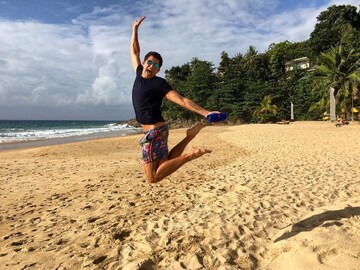 Шоумен Андрей Джеджула окунулся в ледяную прорубь в честь Крещения: опубликовано видео