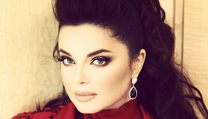 Наташа Королева прилетела в Украину на похороны бабушки