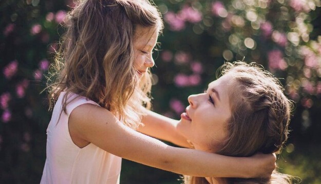 Пока мама в отпуске: дочки Веры Брежневой засветились на премьере мультфильма 