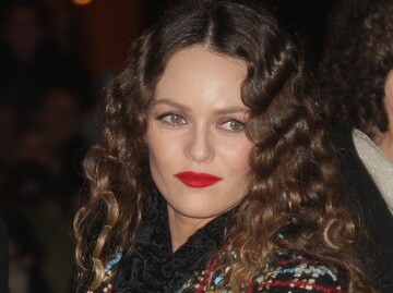 Ванесса Паради играет журналистку в фильме об АТО