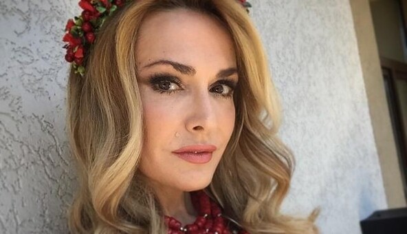 Ольга Сумская удивила сети снимком, на котором актрисе 20 лет