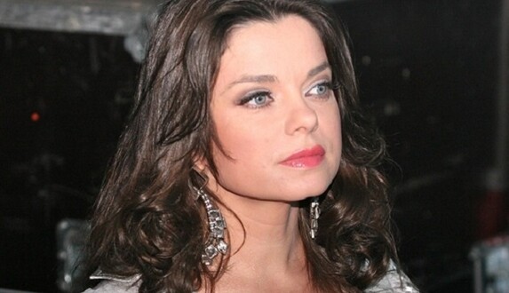 Похороны бабушки Наташи Королевой: появились первые фото убитой горем певицы