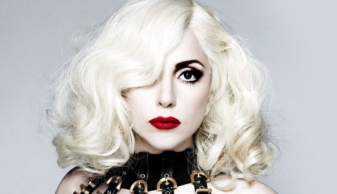 Веревки и латекс: в сеть слили откровенные БДСМ-фото Леди Гаги