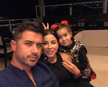 Звезды на отдыхе: Ани Лорак в бикини позирует со своей подросшей дочерью