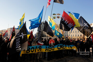 Санта Клаус, що читає, і кінний патруль: найяскравіші фото з Дня Соборності