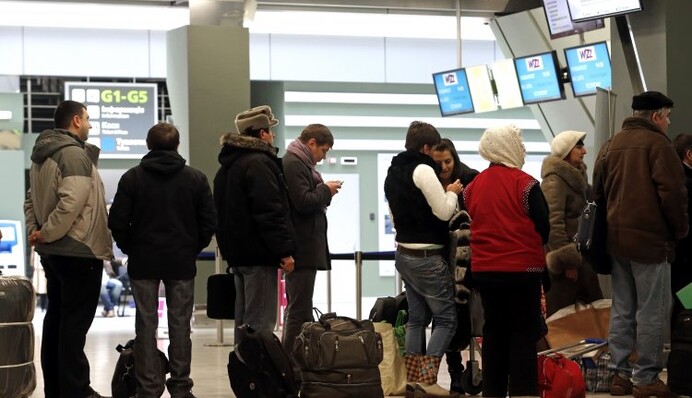 Убегая от безысходности: кто они, украинцы, которые решили эмигрировать