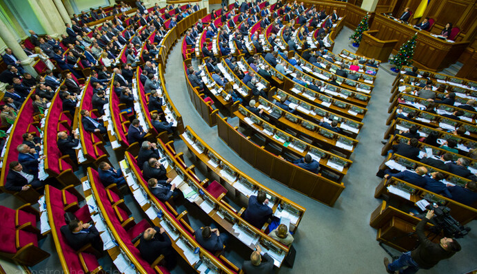 Дешевле пенсионеров, дороже школьников: во сколько обходится Верховная Рада