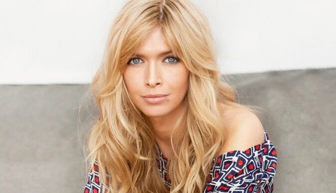 Фото на холодильник: Вера Брежнева в бикини восхитила сети идеальным телом