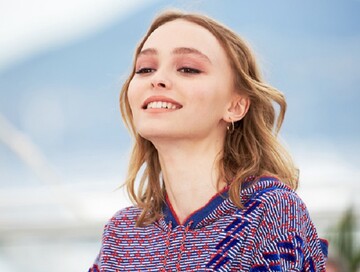 Лили-Роуз Депп произвела фурор на показе Chanel: опубликованы фото