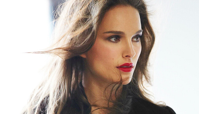 Беременная Натали Портман засветила голый живот на страницах глянца: опубликовано фото