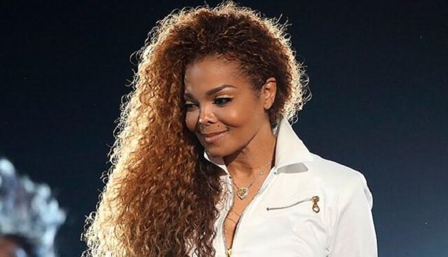 Джанет Джексон впервые после родов вышла в свет