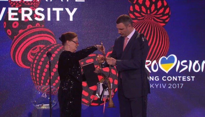 Мэру Киева вручили ключи от Евровидения-2017: опубликованы фото