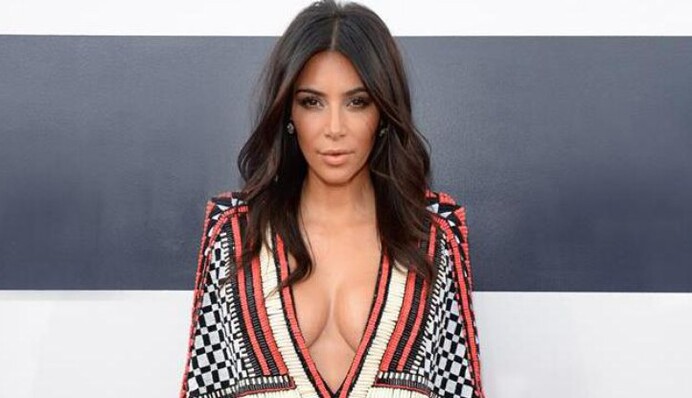 Ким Кардашьян заступилась за мигрантов, которым Дональд Трамп ограничил въезд в США