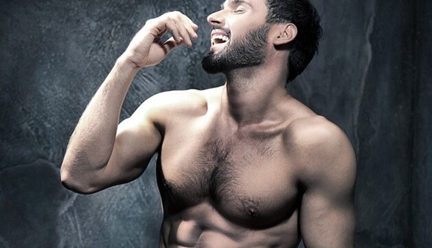 Виталий Козловский блеснул голым торсом: в сети неоднозначная реакция