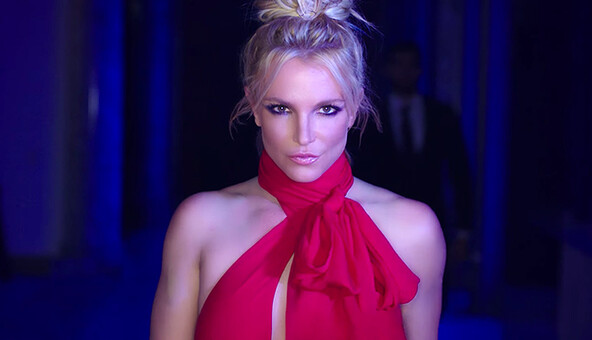 Бритни Спирс эротично оконфузилась во время выступления: опубликовано видео