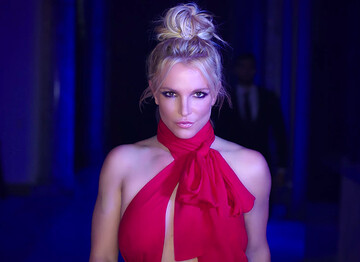 Бритни Спирс эротично оконфузилась во время выступления: опубликовано видео