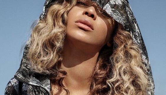 Бейонсе показала подтянутую фигуру в новой фотосессии