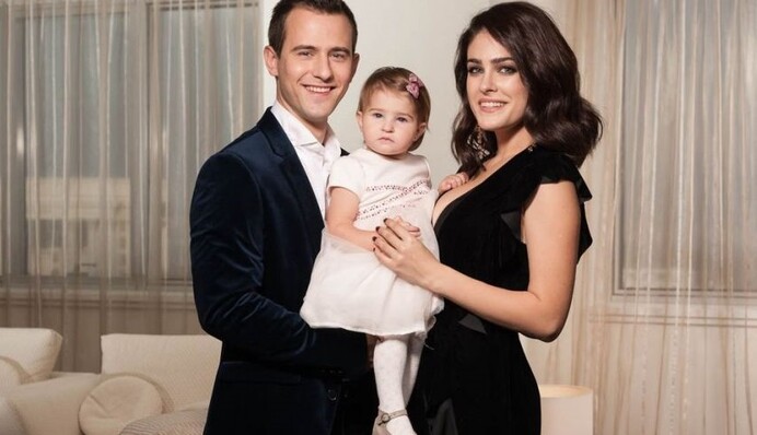 Папина копия: певица Маша Собко снялась в семейной фотосессии с мужем и дочерью