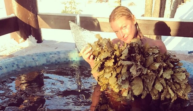 Анастасия Волочкова эффектно оголилась в снегу: опубликовано фото