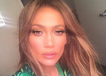 Боди и ничего лишнего: Дженнифер Лопес опубликовала сексуальные фото