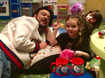 Дети Филиппа Киркорова трогательно поздравили отца с Днем святого Валентина: опубликовано видео