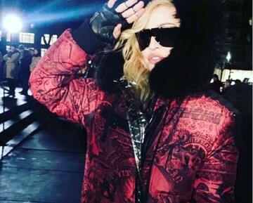 Голая грудь и пистолет: Мадонна снялась для итальянского Vogue