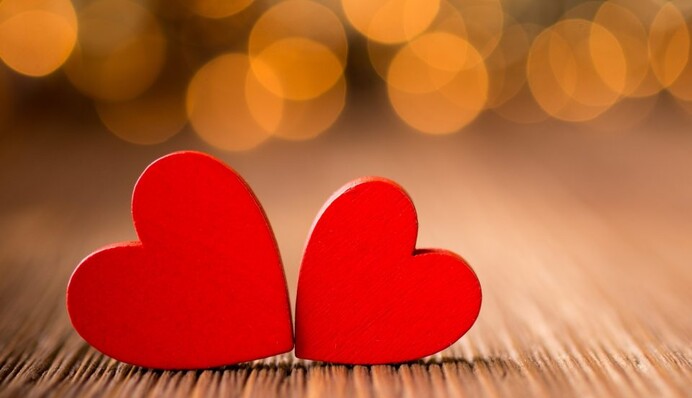 Украинские знаменитости поздравляют вторых половинок с Днем святого Валентина: опубликованы фото и видео