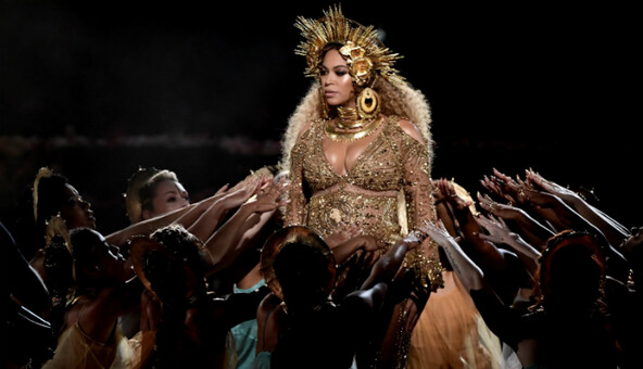 Беременная Бейонсе купила для своих будущих детей золотые кроватки