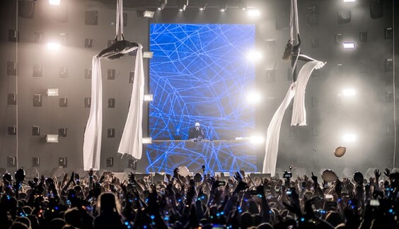 Голые ягодицы и 