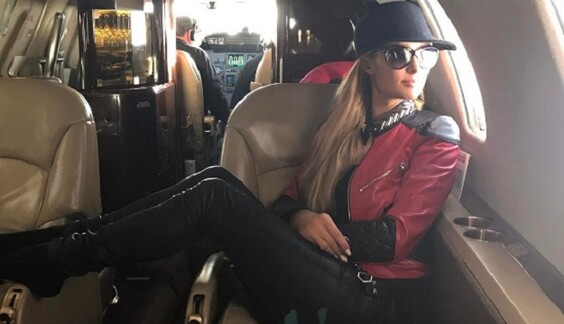 Пэрис Хилтон поделилась умными мыслями и голыми фото