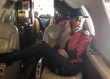 Пэрис Хилтон поделилась умными мыслями и голыми фото