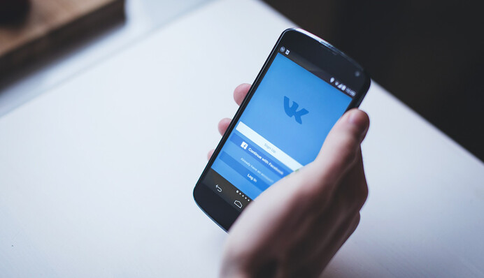 ВК и ОК на замок: зачем украинцев "спасают" от соцсетей