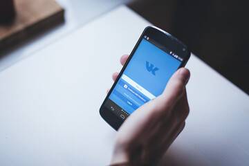 ВК и ОК на замок: зачем украинцев 