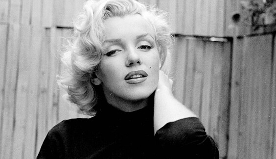 Неизвестные кадры: в Сеть попали фото беременной Мэрилин Монро