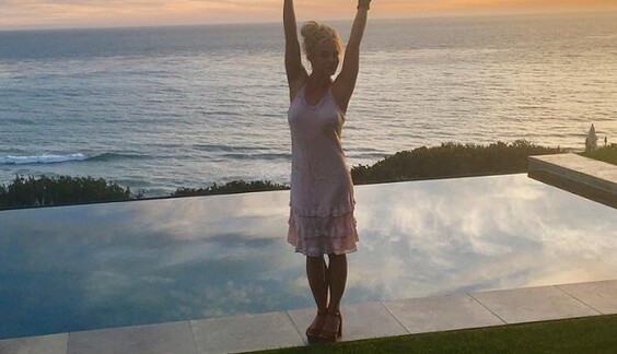 Бритни Спирс отметила 10-летие нервного срыва