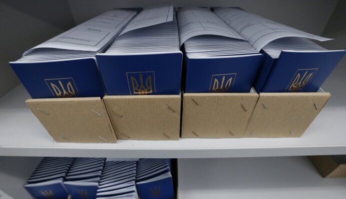 Фабрика гражданства: почему коммунисту легче стать украинцем, чем добровольцу АТО