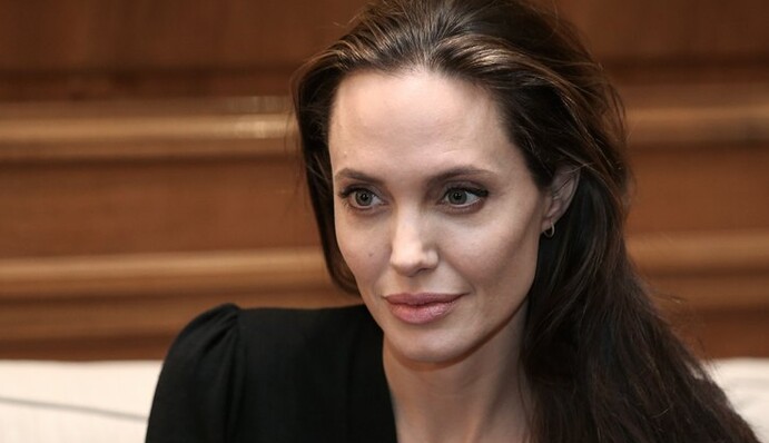 Анджелина Джоли приготовила экзотическое блюдо из пауков и скорпионов: опубликовано видео