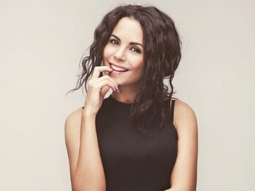 Настя Каменских поделилась с поклонниками рецептом диетических блинов: опубликовано видео