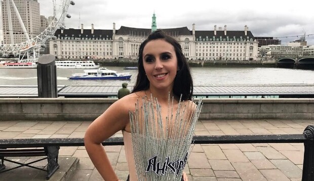 Джамала удивила поклонников неожиданным дизайнерским нарядом