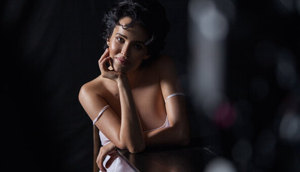 Украинская секс-бомба попробовала себя в роли художника: опубликовано фото и видео