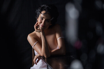 Украинская секс-бомба попробовала себя в роли художника: опубликовано фото и видео